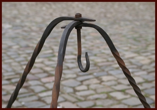 Dreibein, handgeschmiedet, Hhe ca. 110cm