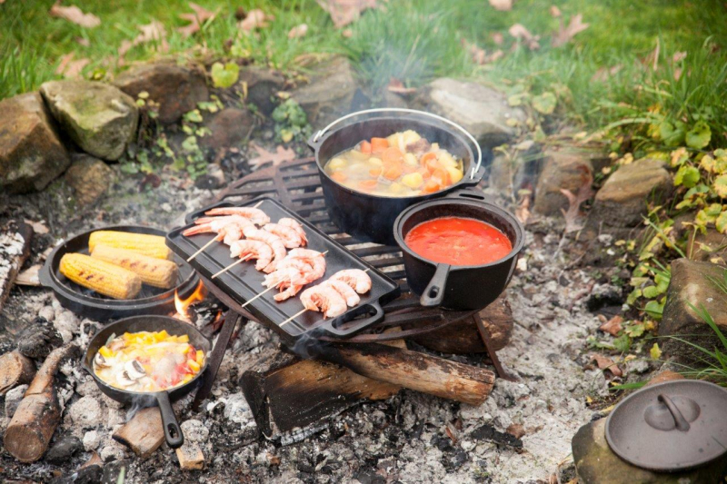 Dutch-Oven Set, 7-teiliges Outdoor Koch- und Grillset aus Gusseisen