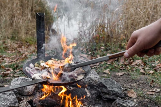Lagerfeuerhalterung fr schmiedeeiserne Pfannen