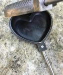 Rome Love Pie Iron aus Gusseisen, Liebeseisen herzfrmig
